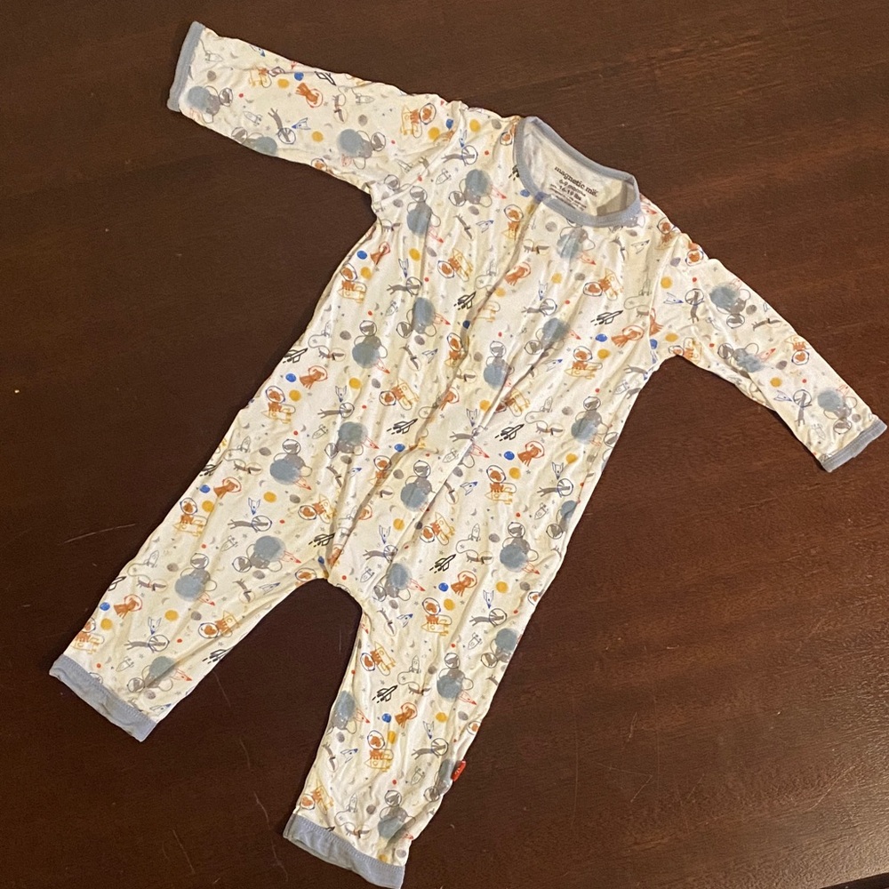 Magnetic Me pajamas with outer space puppy print sz 6-9mos